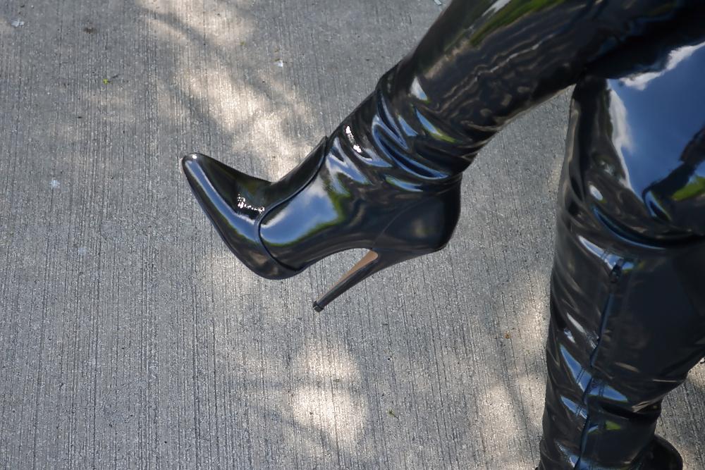 10P Linda Thigh Boots 3