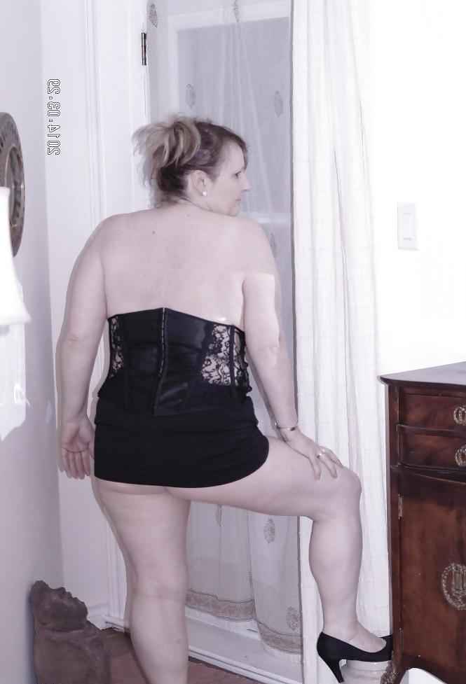 23P Housewife sexy posing for husband