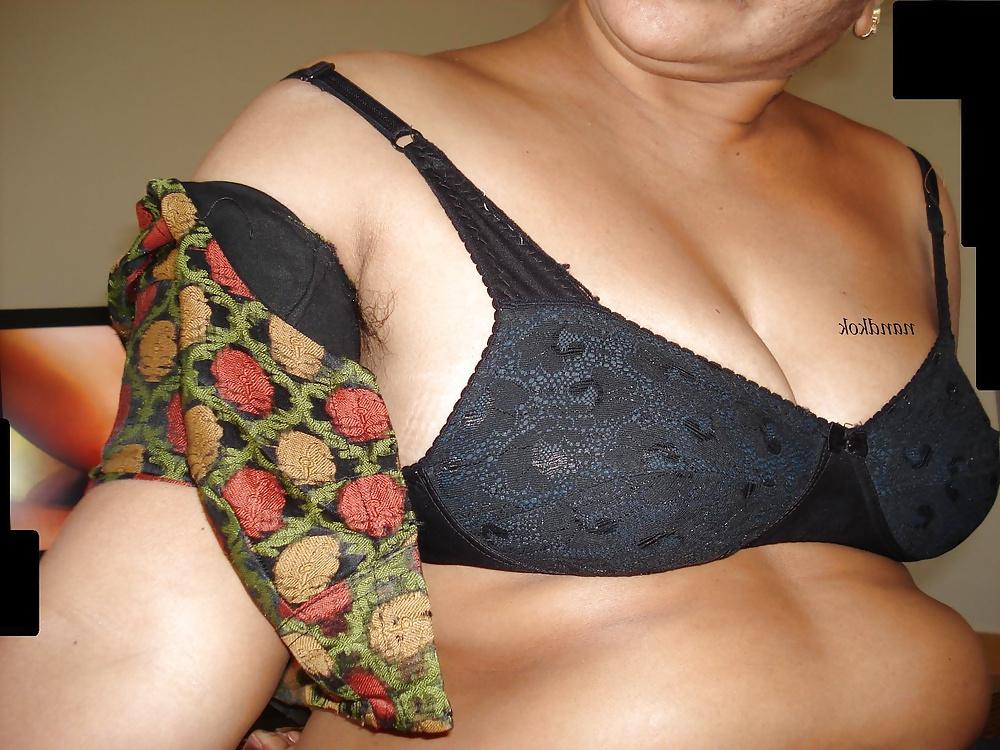 25P Indian Aunty Show 17