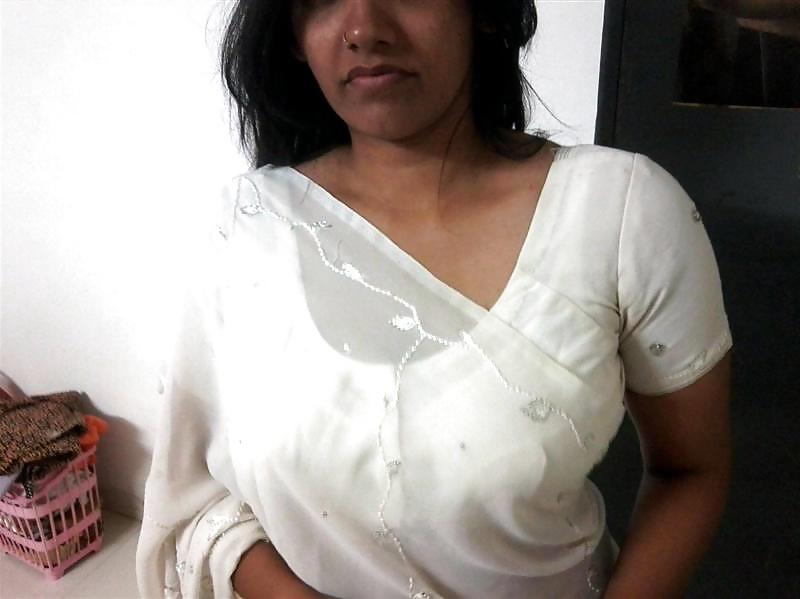 25P Indian Aunty Show 17