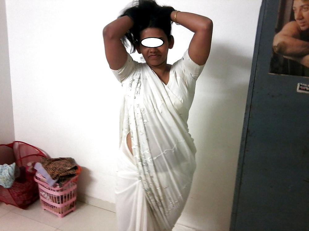 25P Indian Aunty Show 17