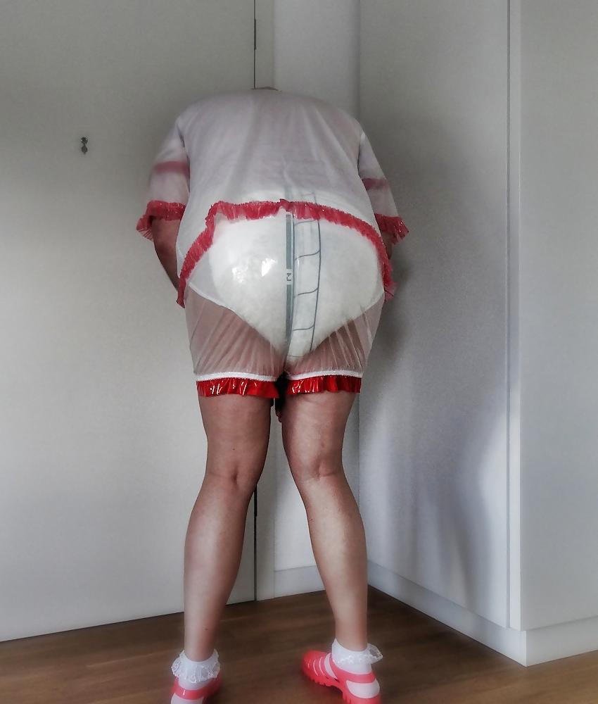 6P Sissy Maid ready to serve