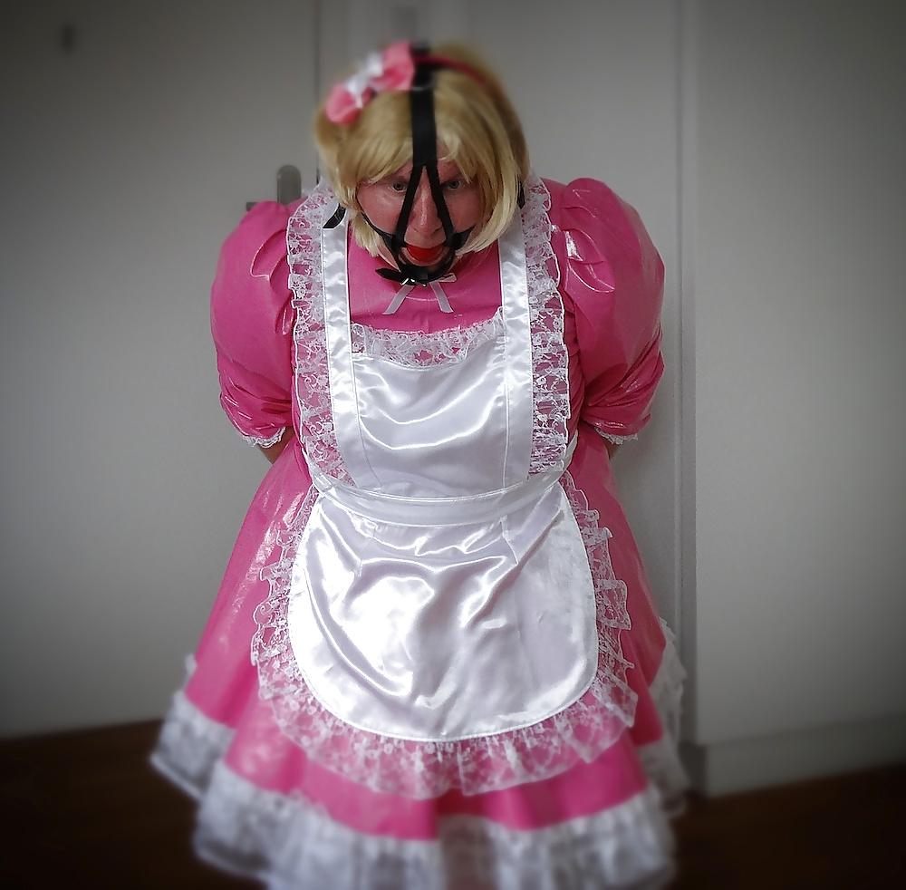 6P Sissy Maid ready to serve