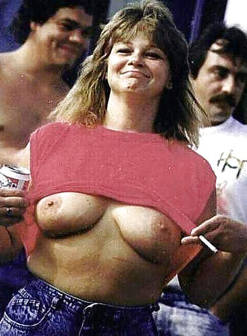25P Hot Smoking Women