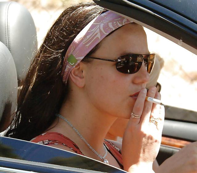 25P Hot Smoking Women