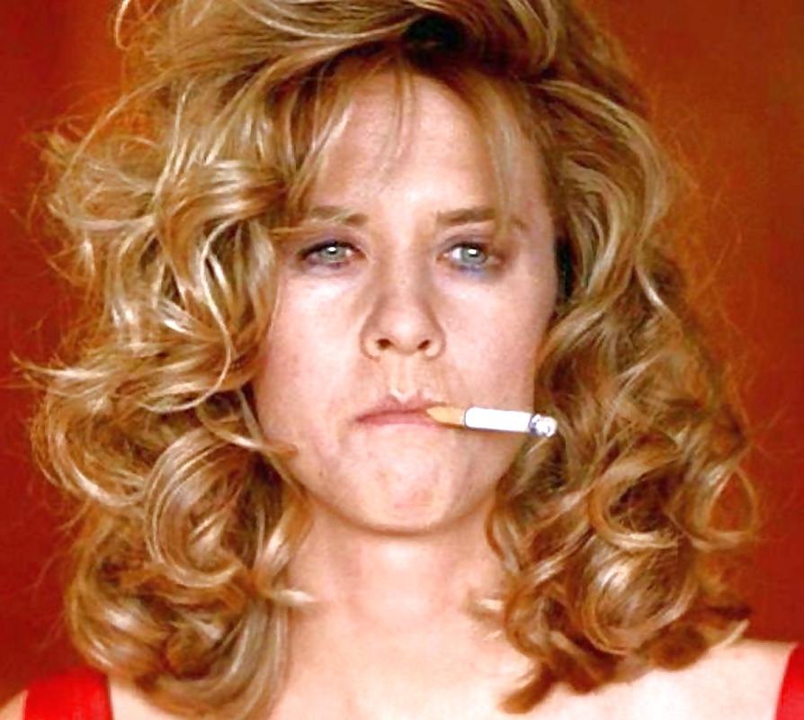 25P Hot Smoking Women