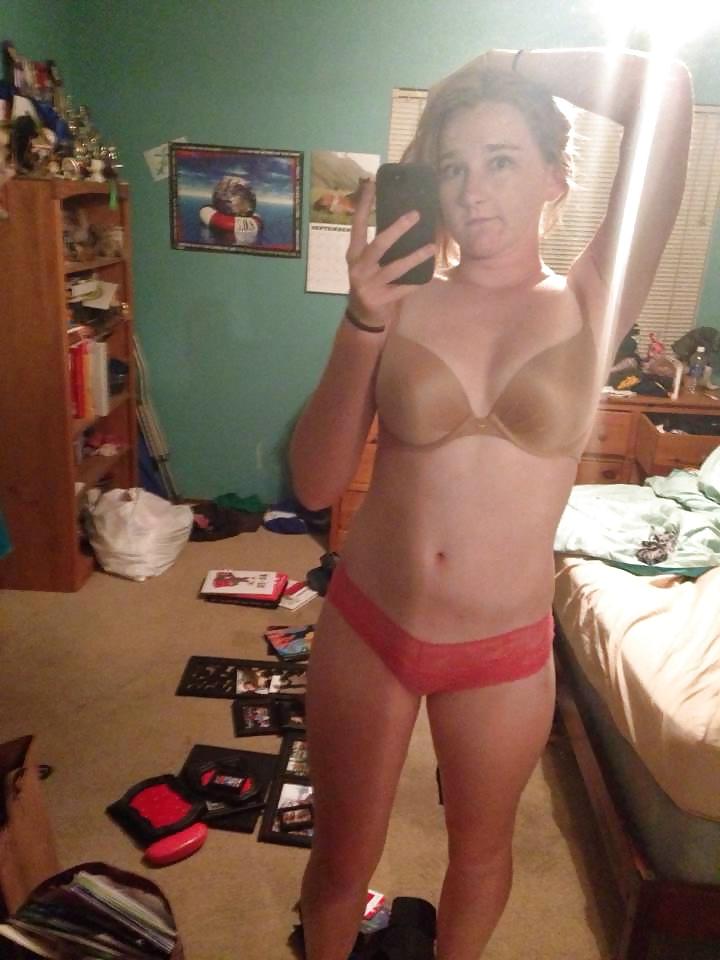 16P Slutty American College Teen Sarah, Showing All On KIK