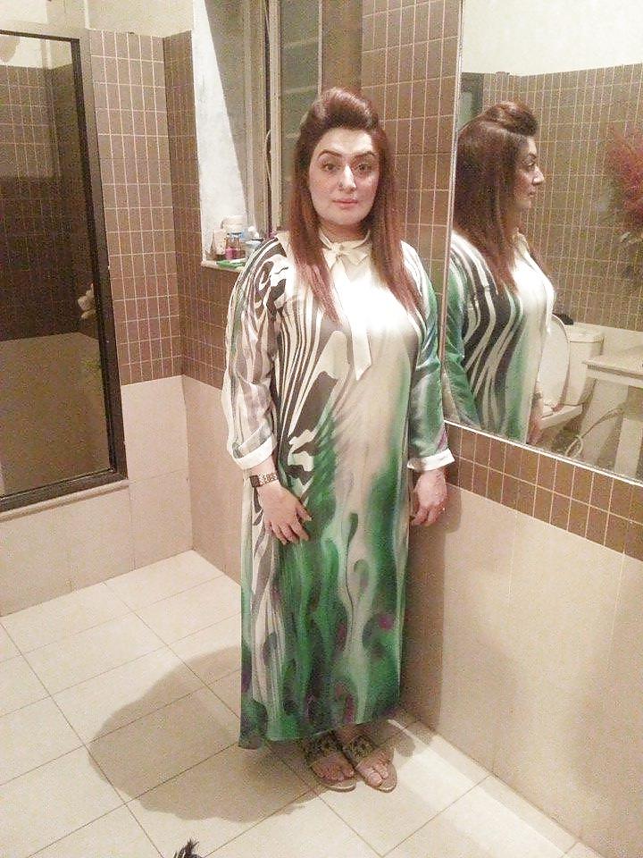 20P Big boobs paki milf