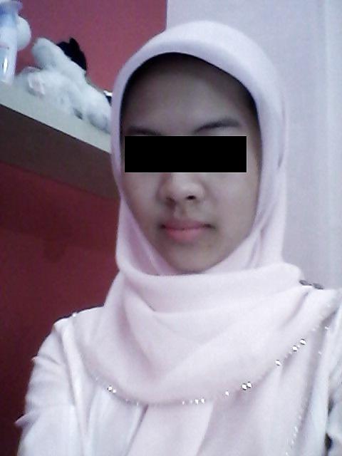12P Indonesian- jilbab bugil lagi