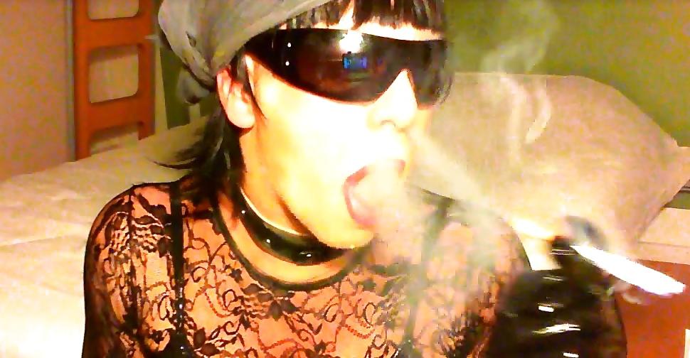 24P Smoking whore May 2014