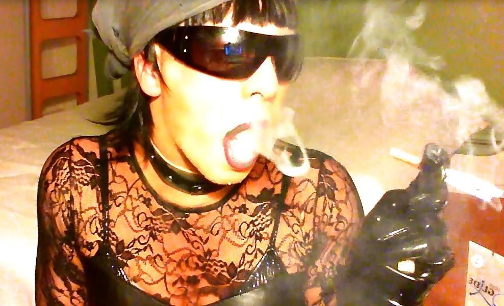 24P Smoking whore May 2014