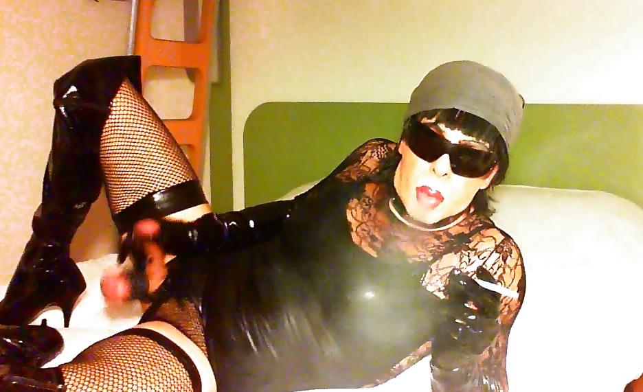 24P Smoking whore May 2014