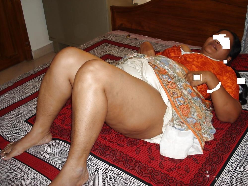 25P Indian Aunty Show 9