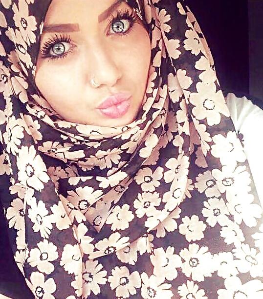 25P Beurette Land 2 L'attaque Du Hijab 