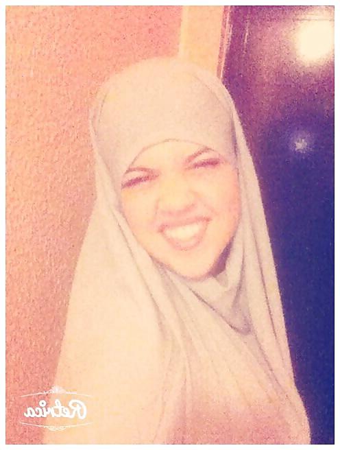 25P Beurette Land 2 L'attaque Du Hijab 
