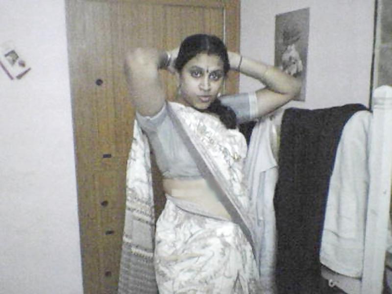 25P Sexy Indian MILF