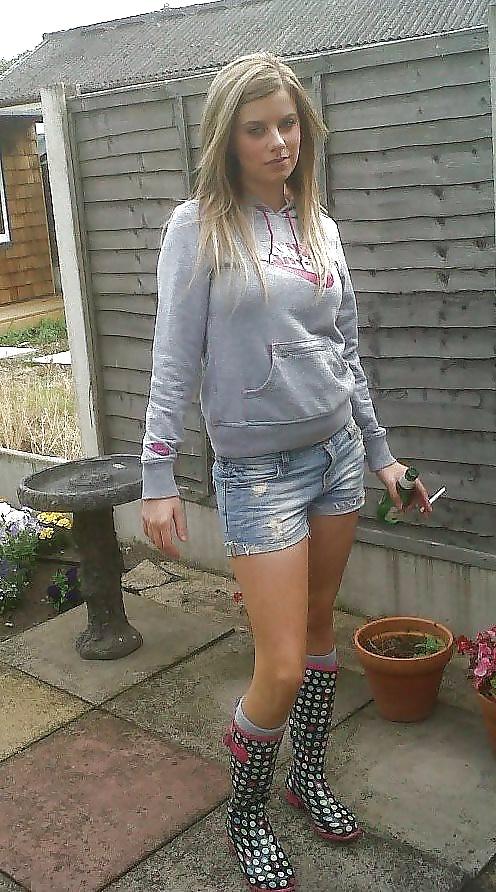 25P Smoking sluts1