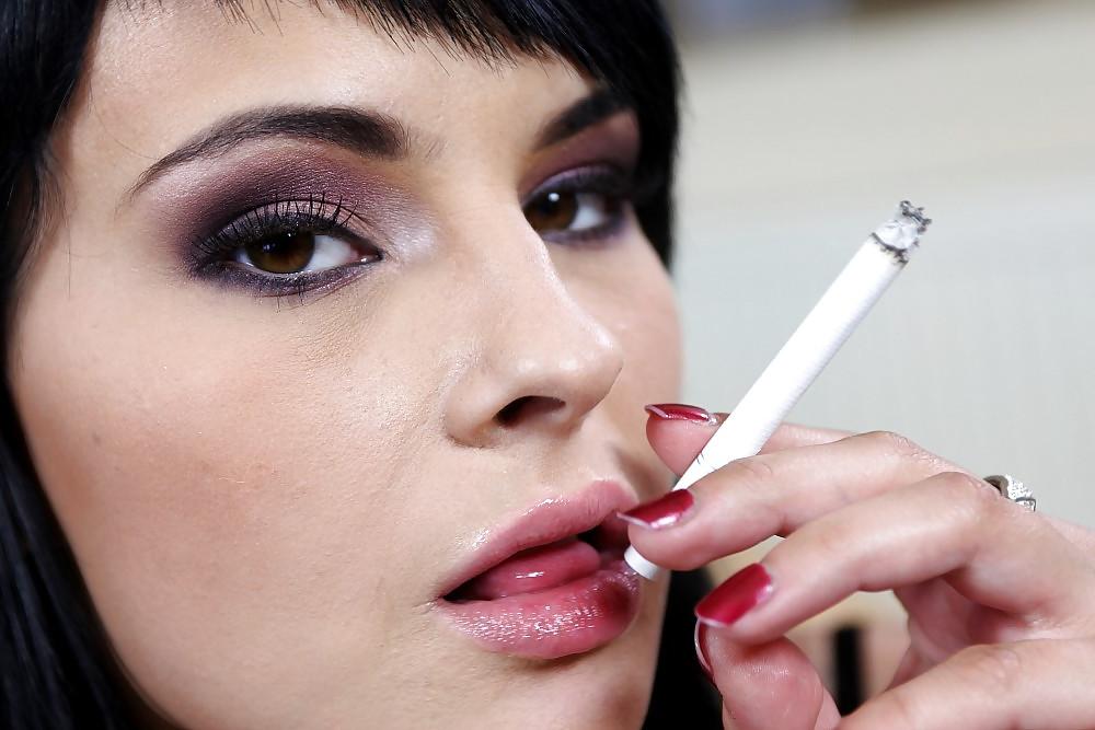 16P Smoking Blowjob 1