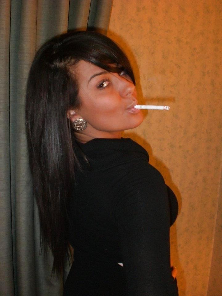 25P Smoking Babes - Dangling Divas