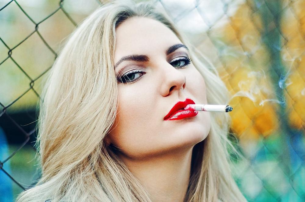 25P Smoking Babes - Dangling Divas