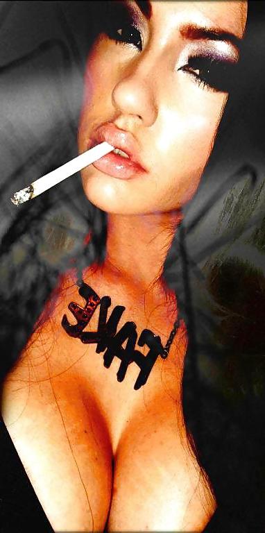 25P Smoking Babes - Dangling Divas