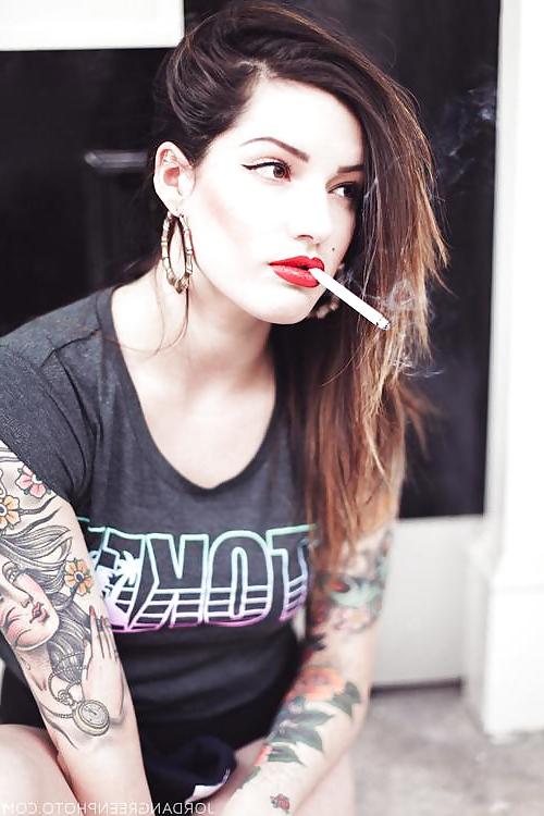 25P Smoking Babes - Dangling Divas