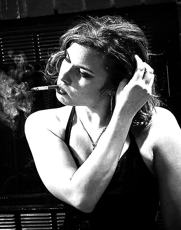 25P Smoking Babes - Dangling Divas