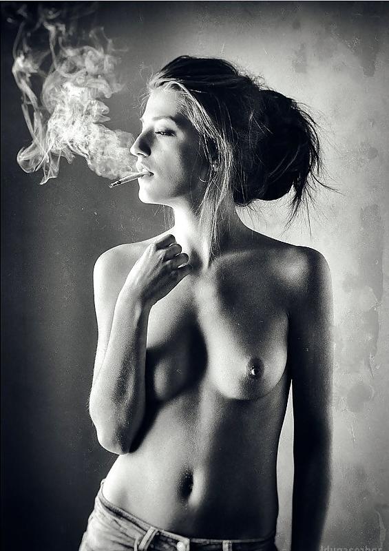 25P Smoking Babes - Dangling Divas