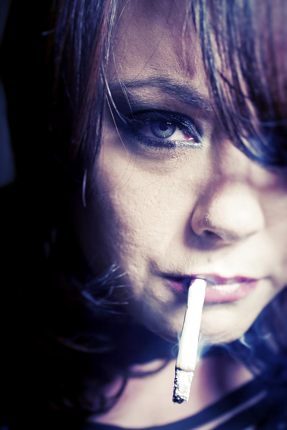 25P Smoking Babes - Dangling Divas