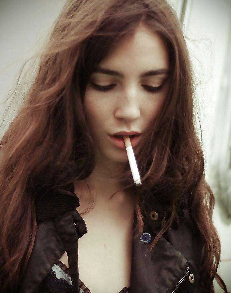 25P Smoking Babes - Dangling Divas