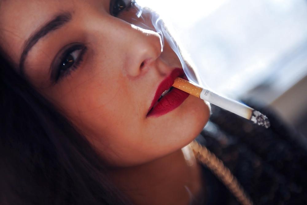 25P Smoking Babes - Dangling Divas