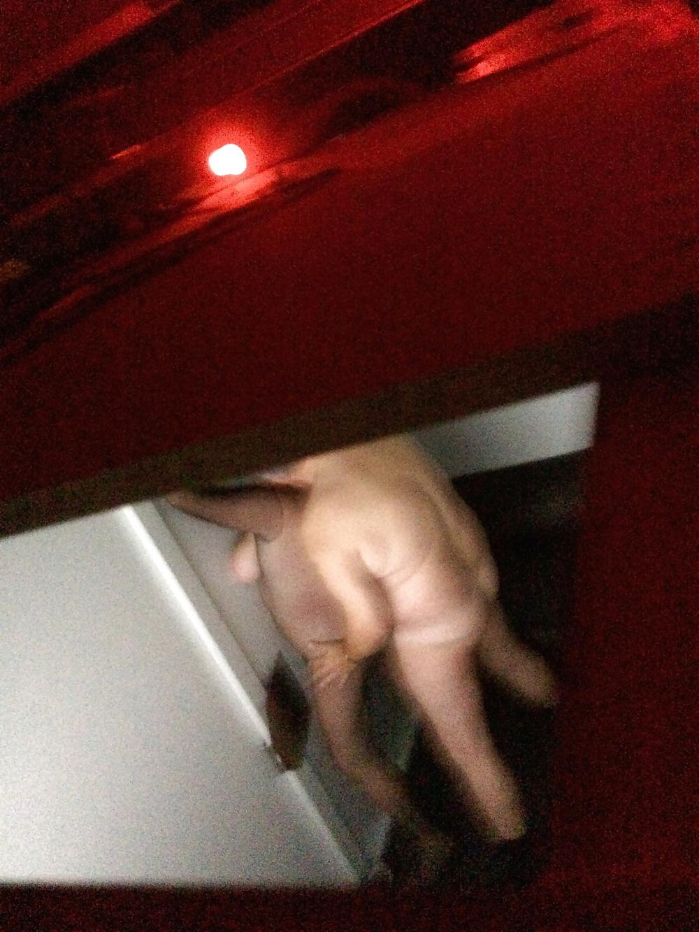 12P Gloryhole Booth Couple