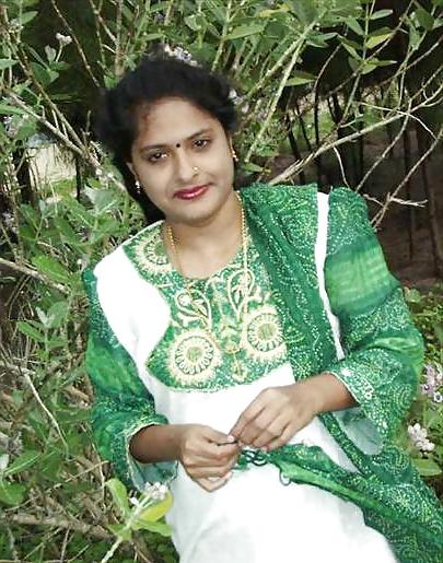 12P Indian aunty showing 5