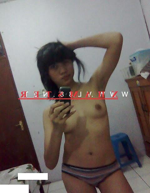 14P Indonesian schoolgirl gone naughty for her BF