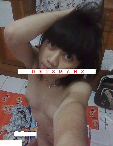 14P Indonesian schoolgirl gone naughty for her BF