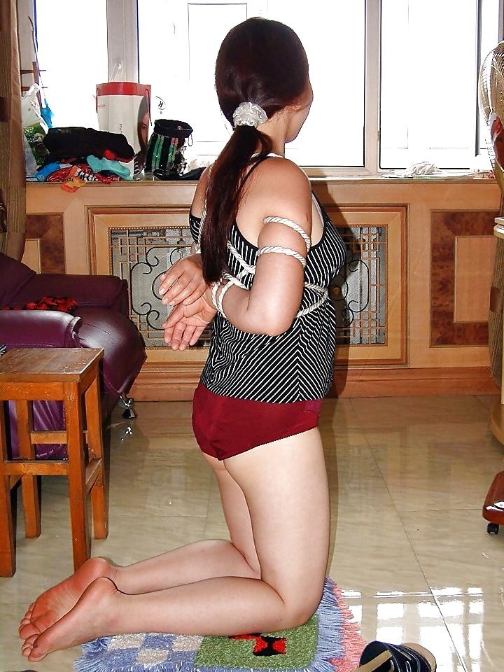 20P Amateur Chinese Bondage