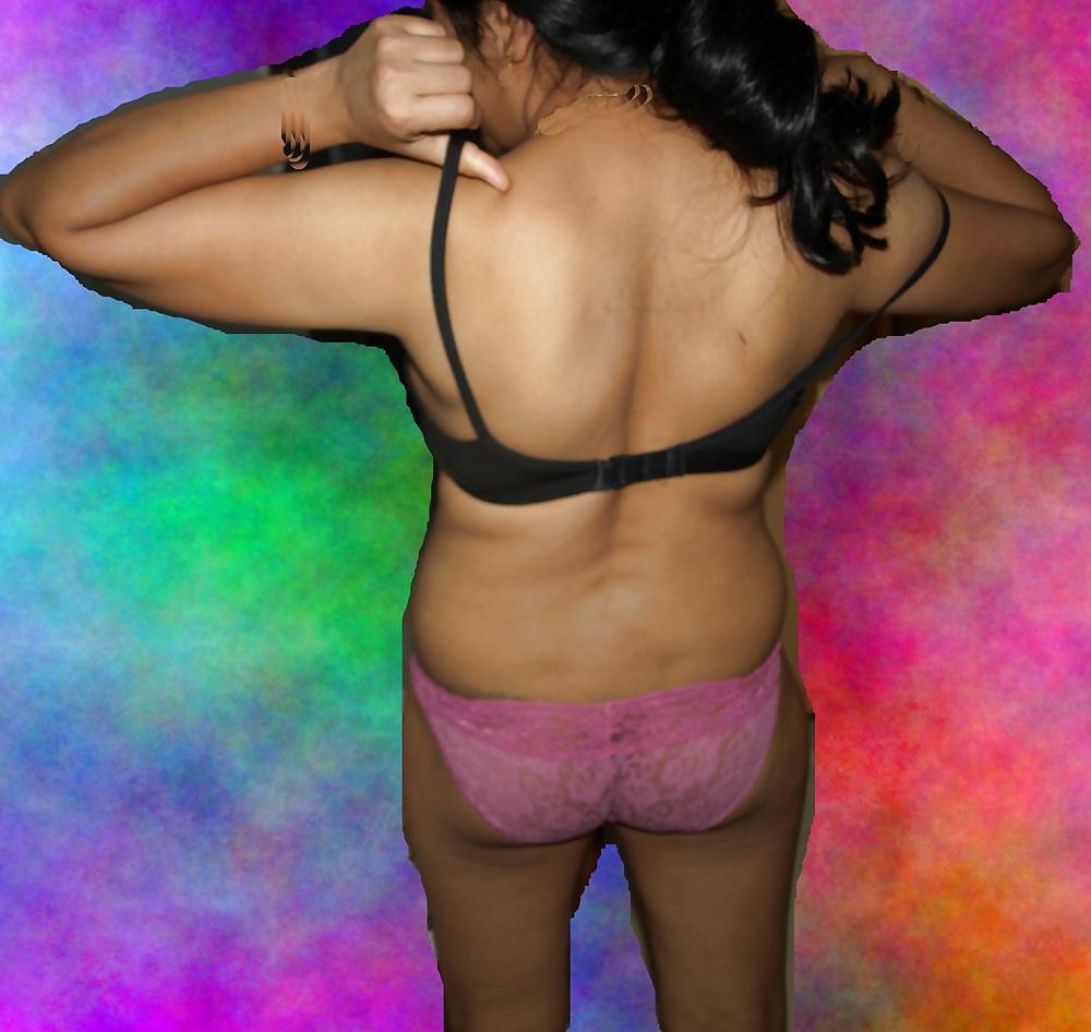 25P Indian Aunty Show 25