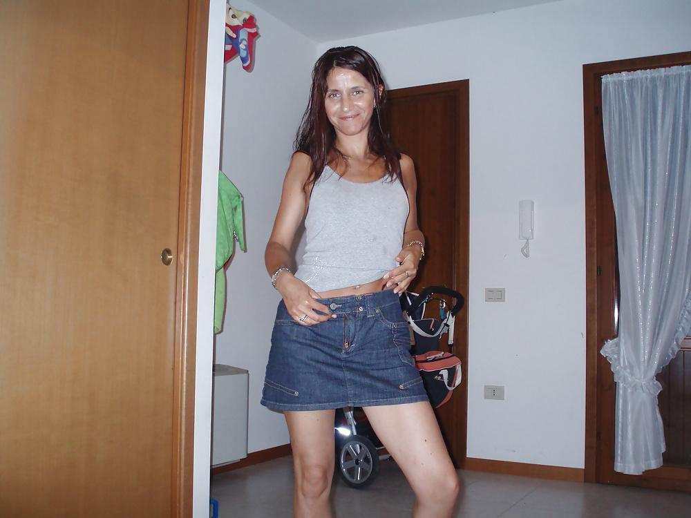 25P MILF with small saggy tits