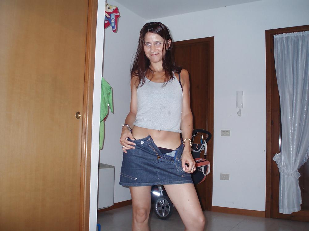 25P MILF with small saggy tits