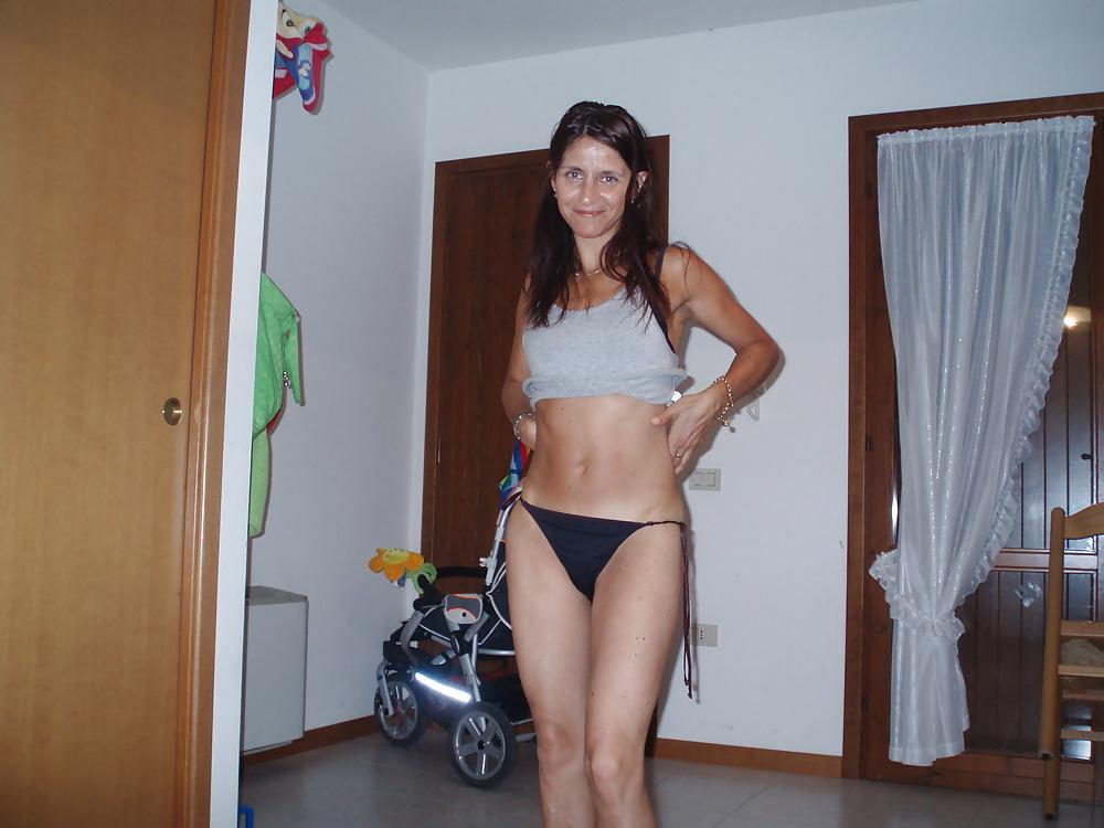 25P MILF with small saggy tits
