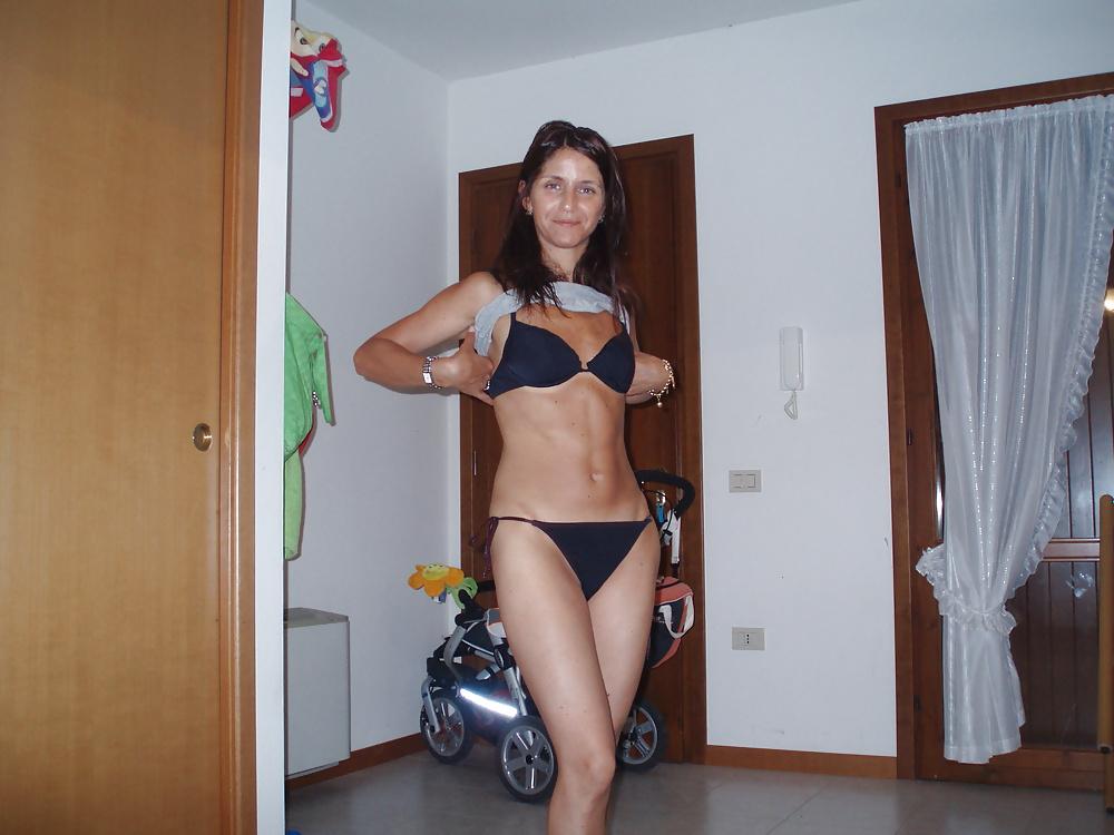 25P MILF with small saggy tits