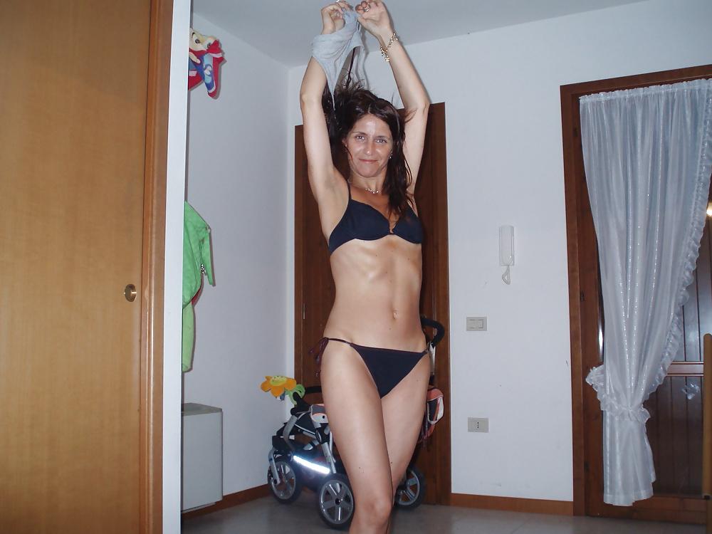 25P MILF with small saggy tits