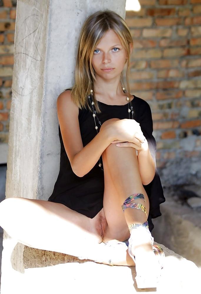 25P Upskirt babes 1