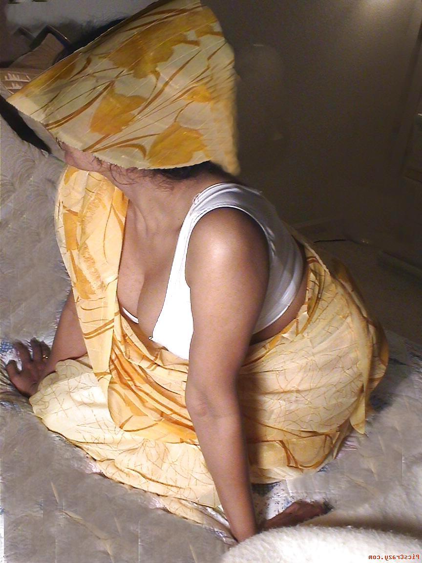 25P Indian house-wifes exposed