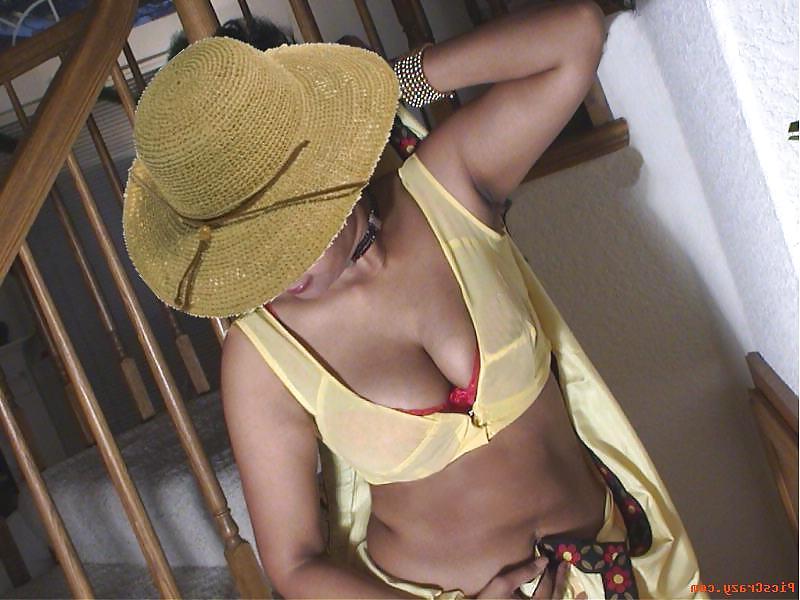 25P Indian house-wifes exposed