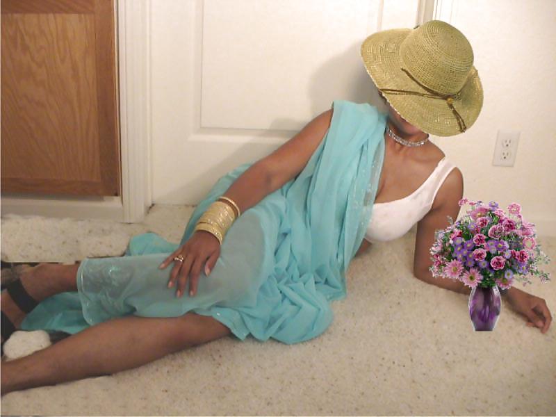 25P Indian house-wifes exposed