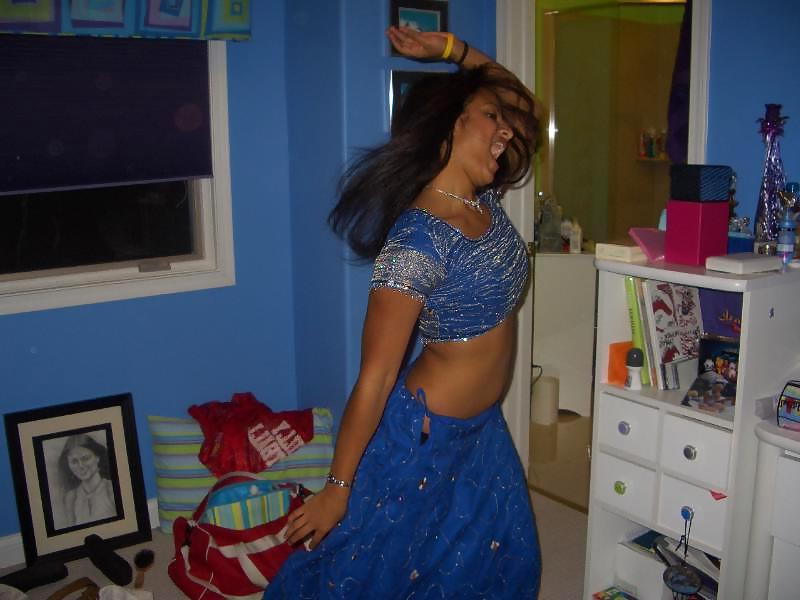 25P Indian aunty showing