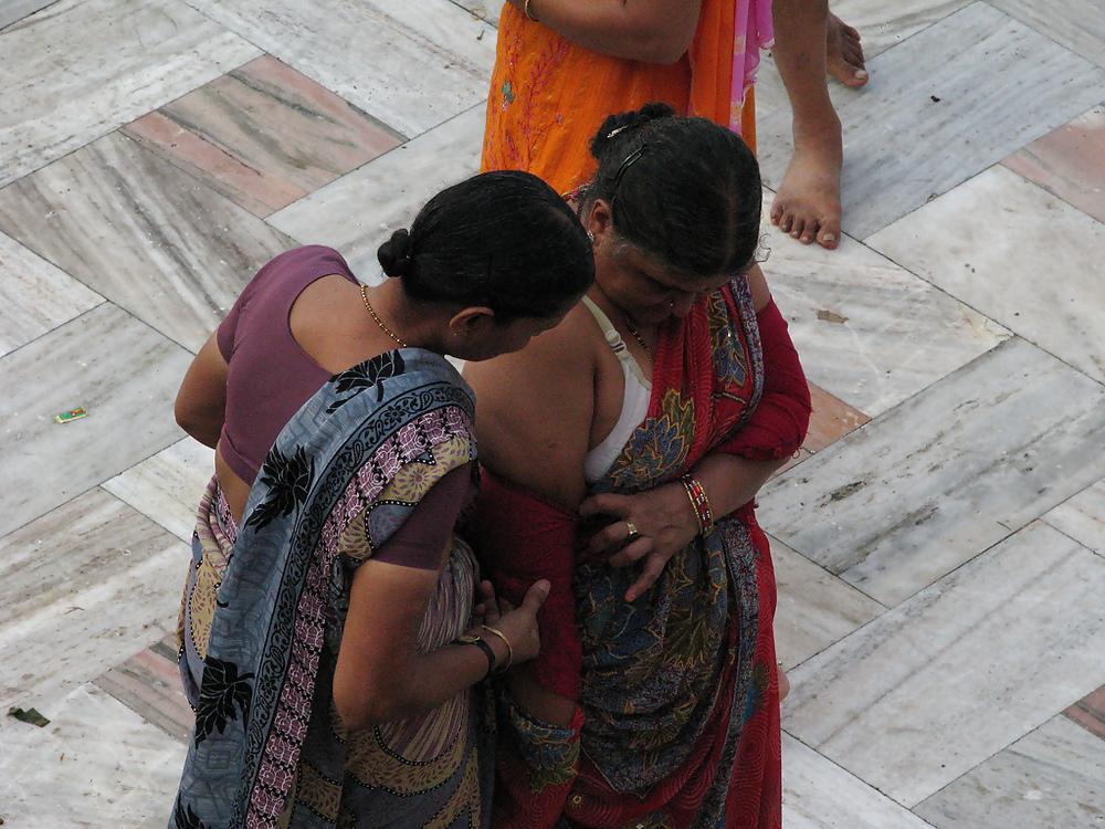 25P Indian aunty showing