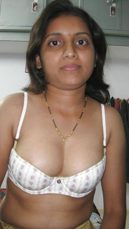 25P Indian aunty showing