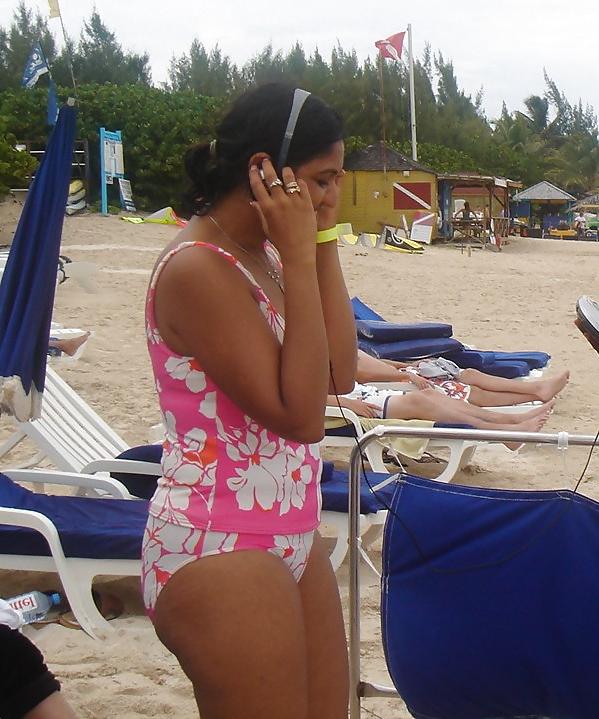 25P Indian aunty showing